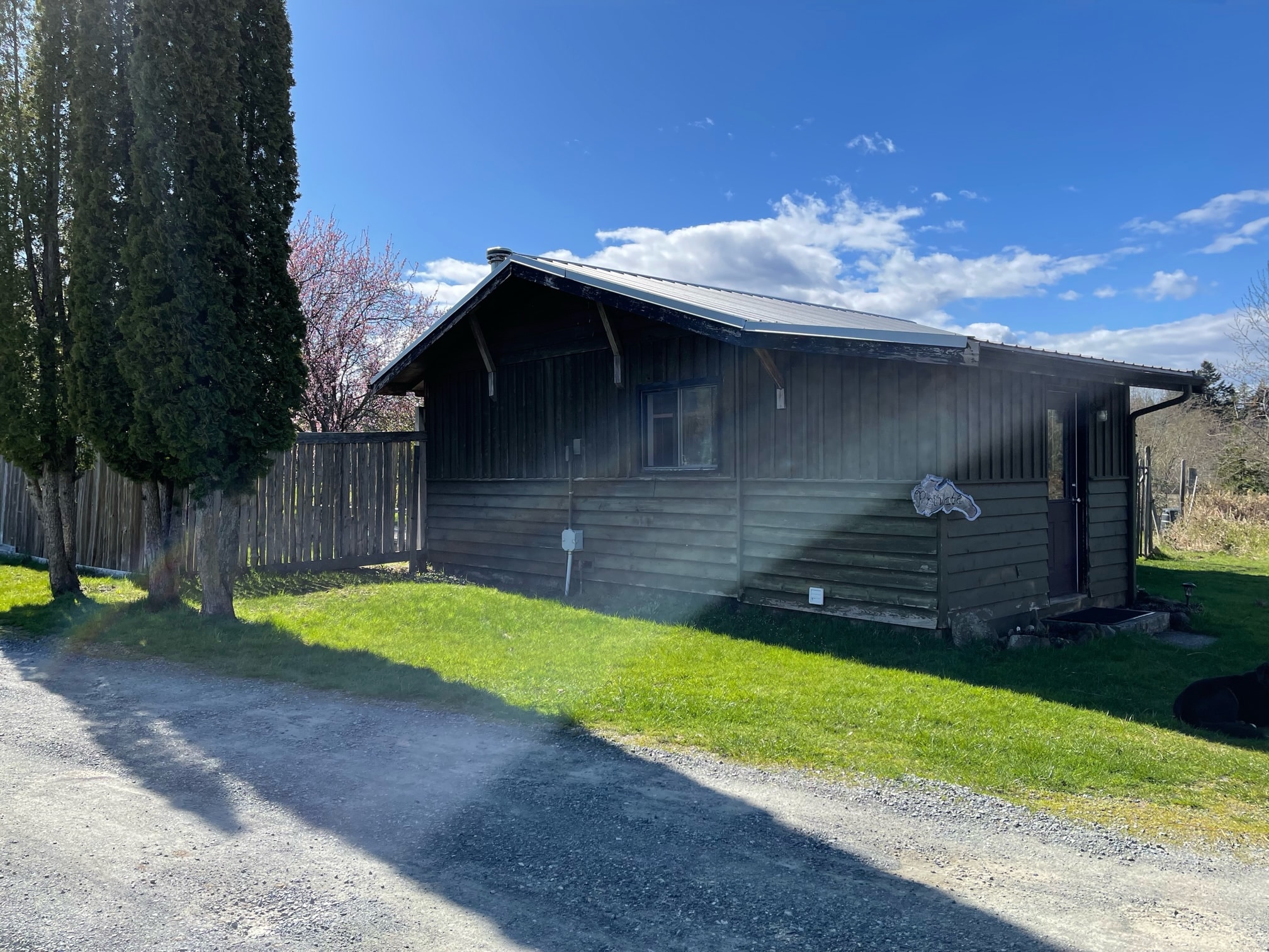 Hornby Island, BC | Accommodations | Vineyard Guest Cabin