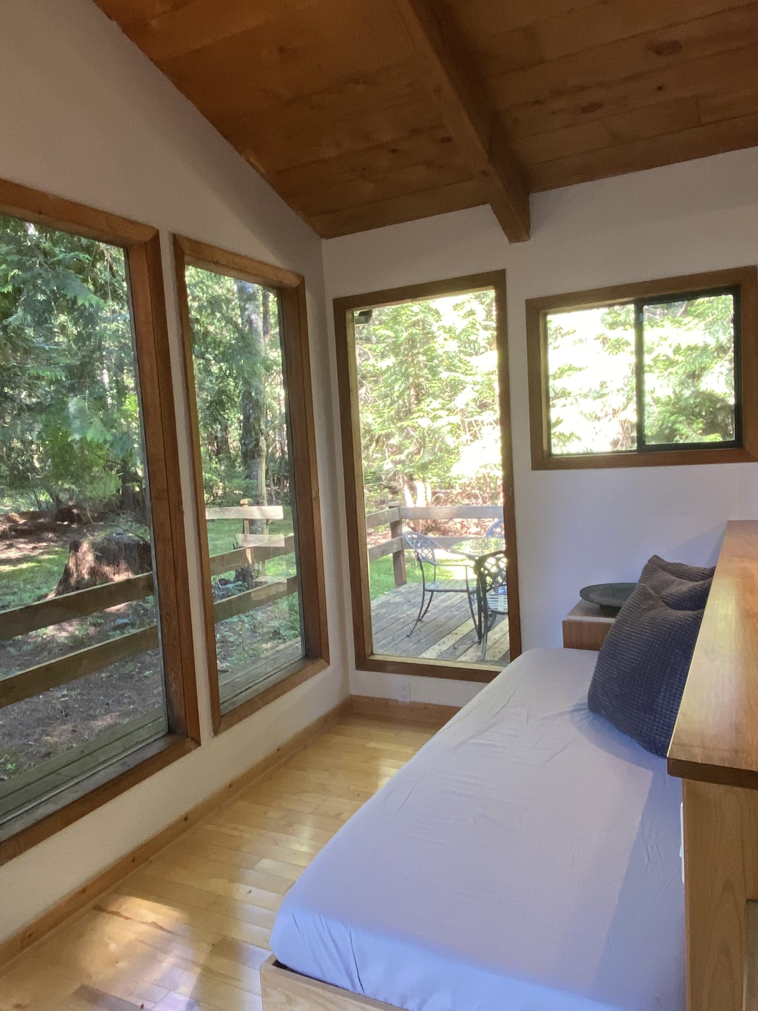 Hornby Island, BC Tranquil Cabin